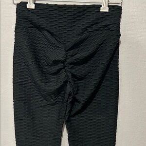 Women's Black Textured High-Waist Scrunch Yoga Pants